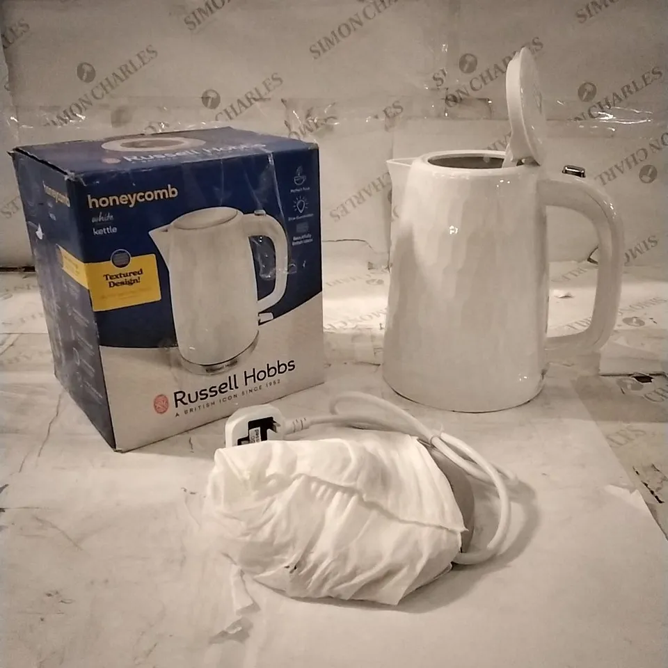 BOXED RUSSELL HOBBS WHITE HONEYCOMB KETTLE