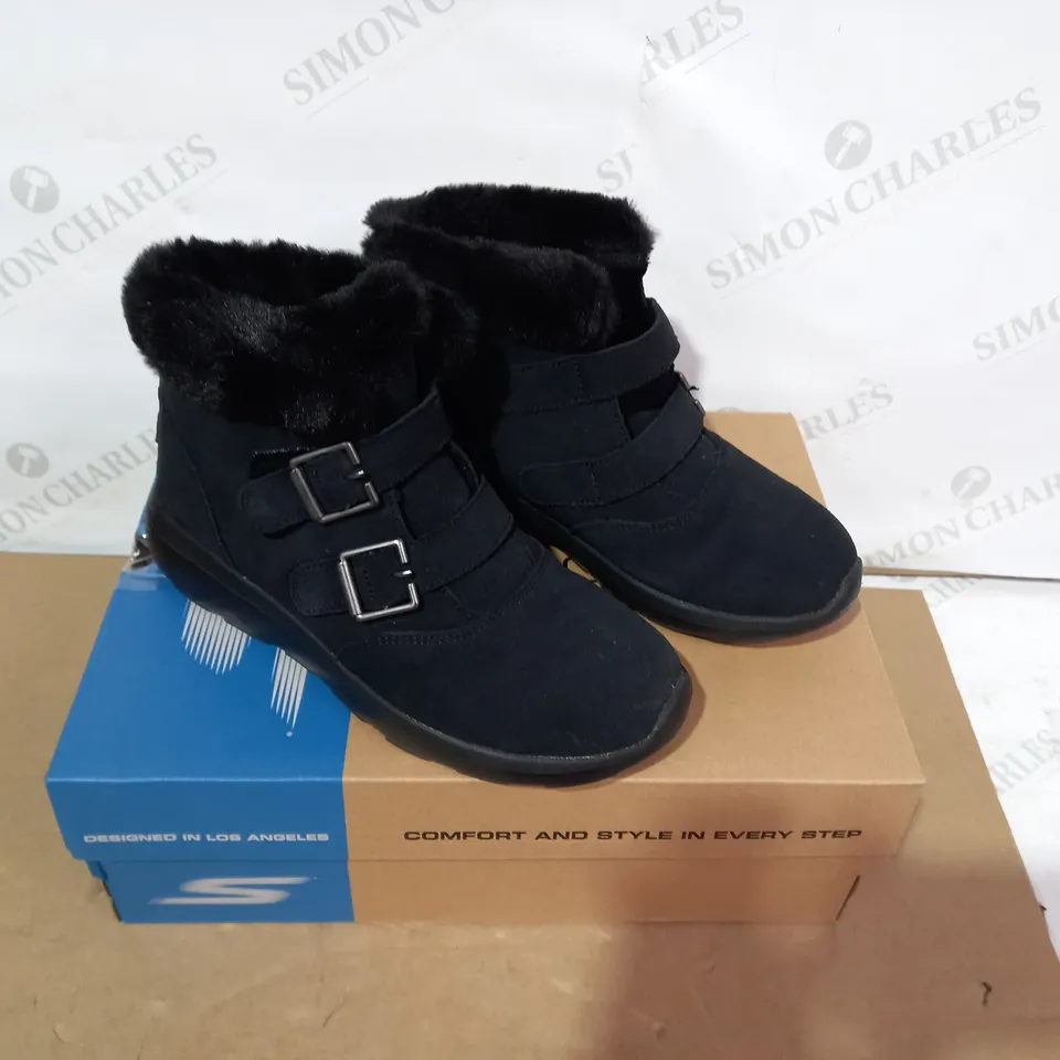 BOXED PAIR OF SKECHERS BOOTS- SIZE 5