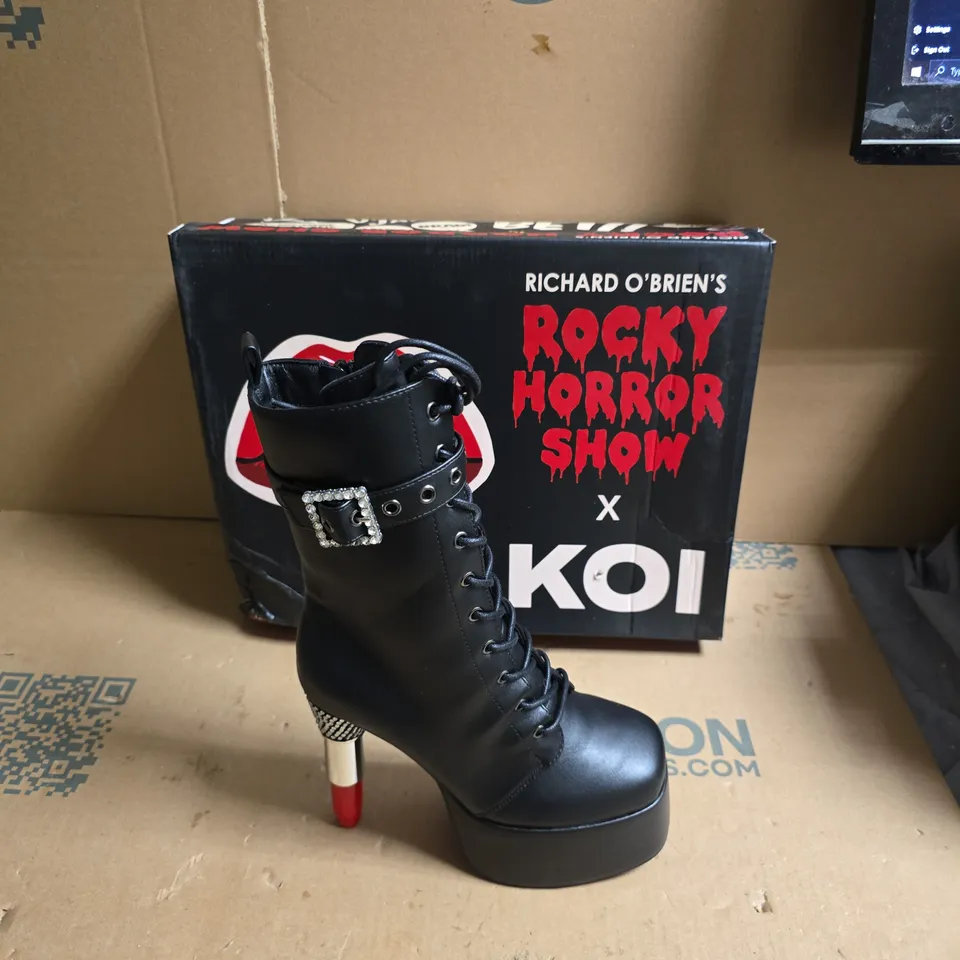 KOI ROCKY HORROR SHOW THRILL ME LIPSTICK HEELED BOOTS - BLACK - UK SIZE 3 