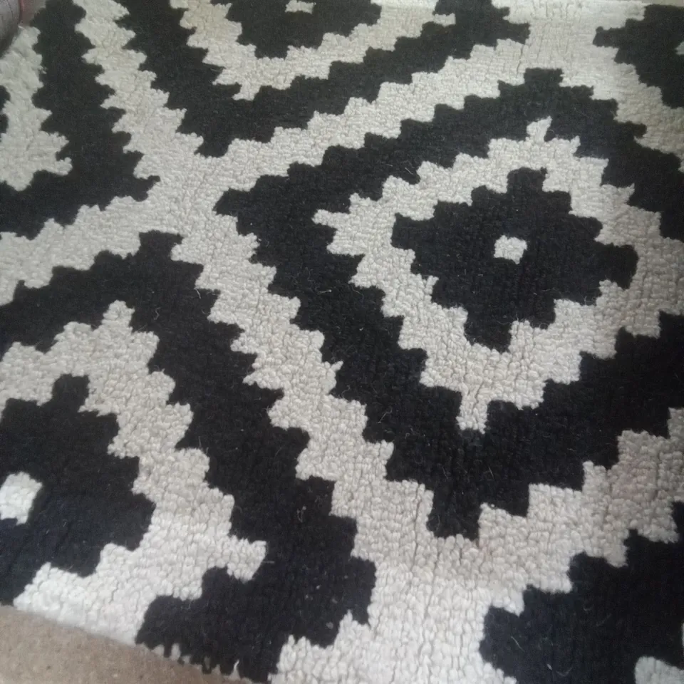DRUBIN HAND TUFTED WOOL BLACK RUG 2'X3'