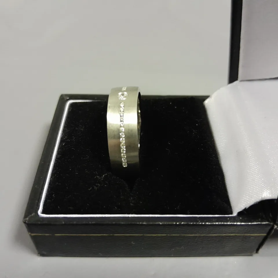 18CT WHITE GOLD UNISEX WEDDING BAND SET WITH NATURAL DIAMOND
