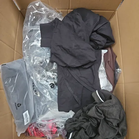 APPROXIMATELY 20 ASSORTED CLOTHING ITEMS IN VARIOUS SIZES, STYLES AND COLOURS