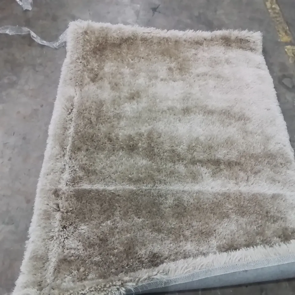 QUALITY DESIGNER AREA RUG - APPROXIMATELY 172x124cm