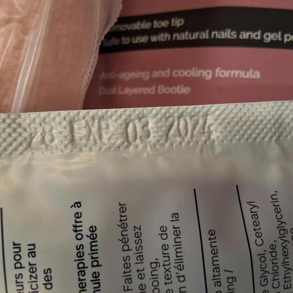 PALLET CONTAINING LARGE QUANTITY OF BIRCHBOX JULY 2021 MONTHLY MAKEUP BOXES