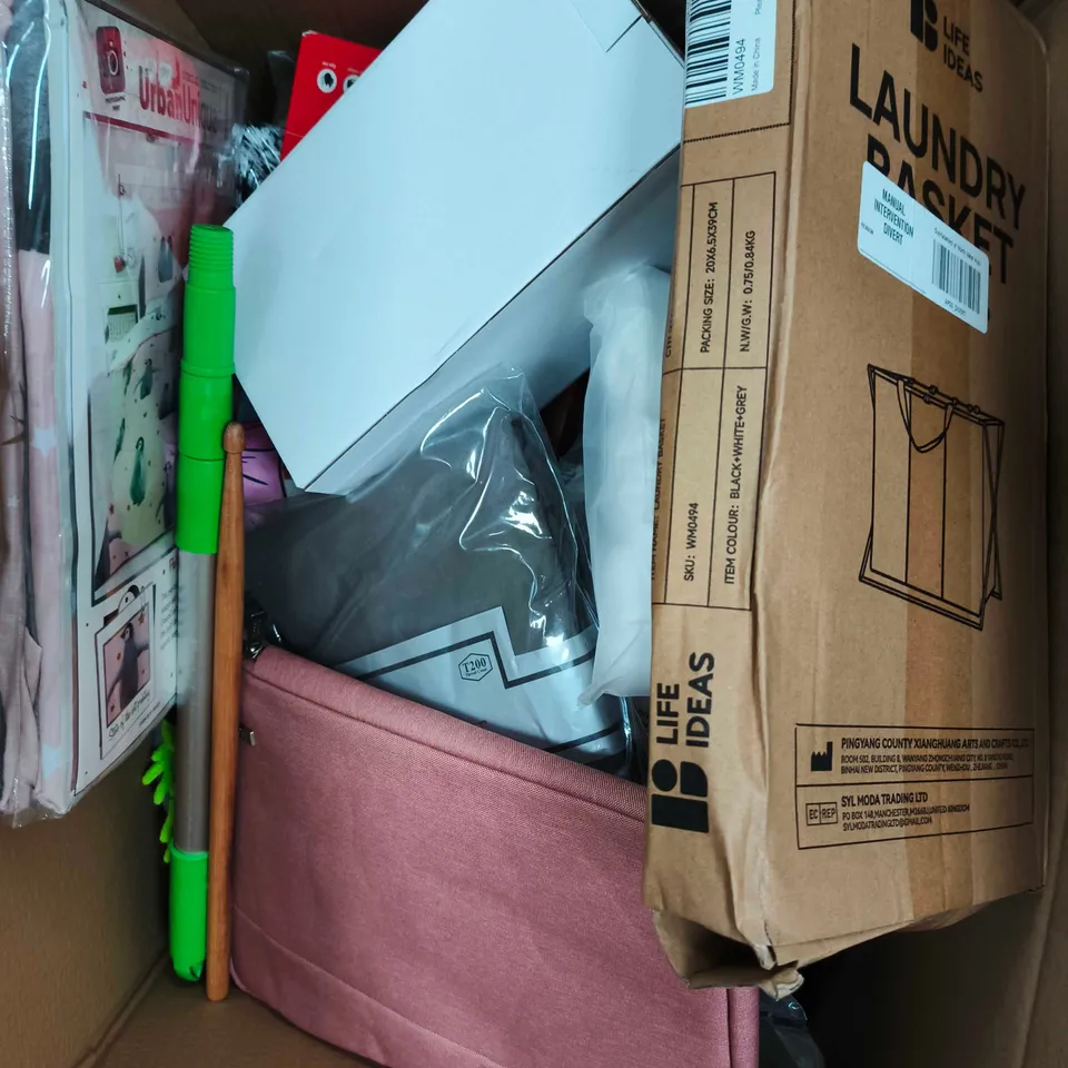 APPROXIMATELY 20 ASSORTED HOUSEHOLD PRODUCTS TO INCLUDE LAUNDRY BASKET, STORAGE BAG, HOME DECOR ETC