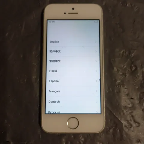 APPLE IPHONE SE A1723 SMARTPHONE IN WHITE/SILVER
