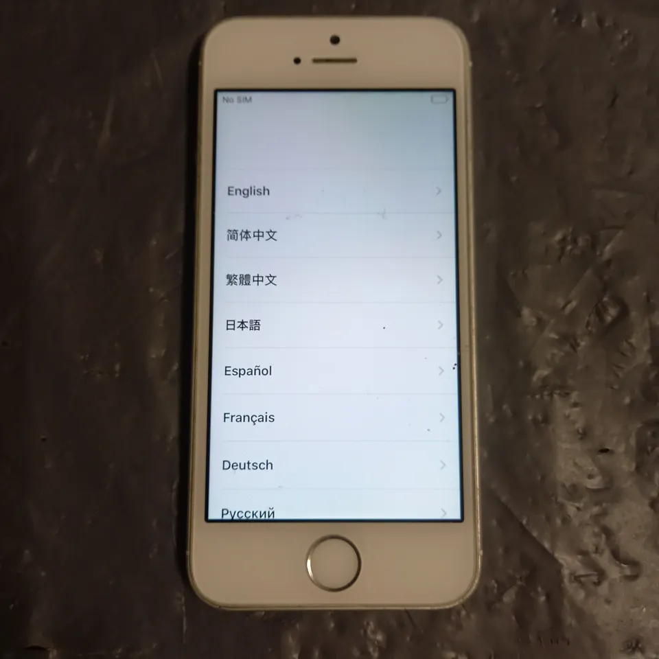 APPLE IPHONE SE A1723 SMARTPHONE IN WHITE/SILVER