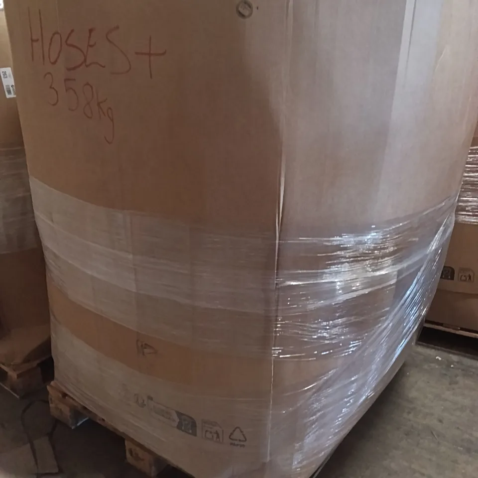 PALLET CONTAINING A LARGE QUANTITY OF HOSES