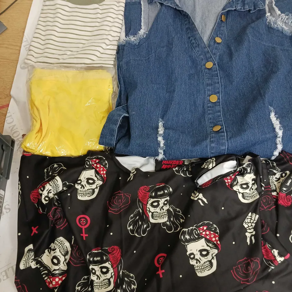 BOX OF APPROXIMATELY 20 ASSORTED CLOTHING ITEMS TO INCUDE - DRESSES, JUMPERS , T-SHIRTS , TROUSERS,ECT 
