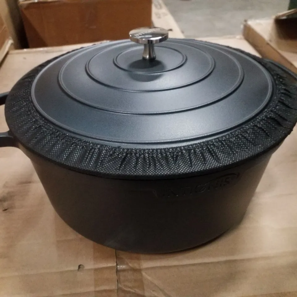 BOXED INTIGNIS 28CM CASSEROLE DISH 28×13CM 6L 