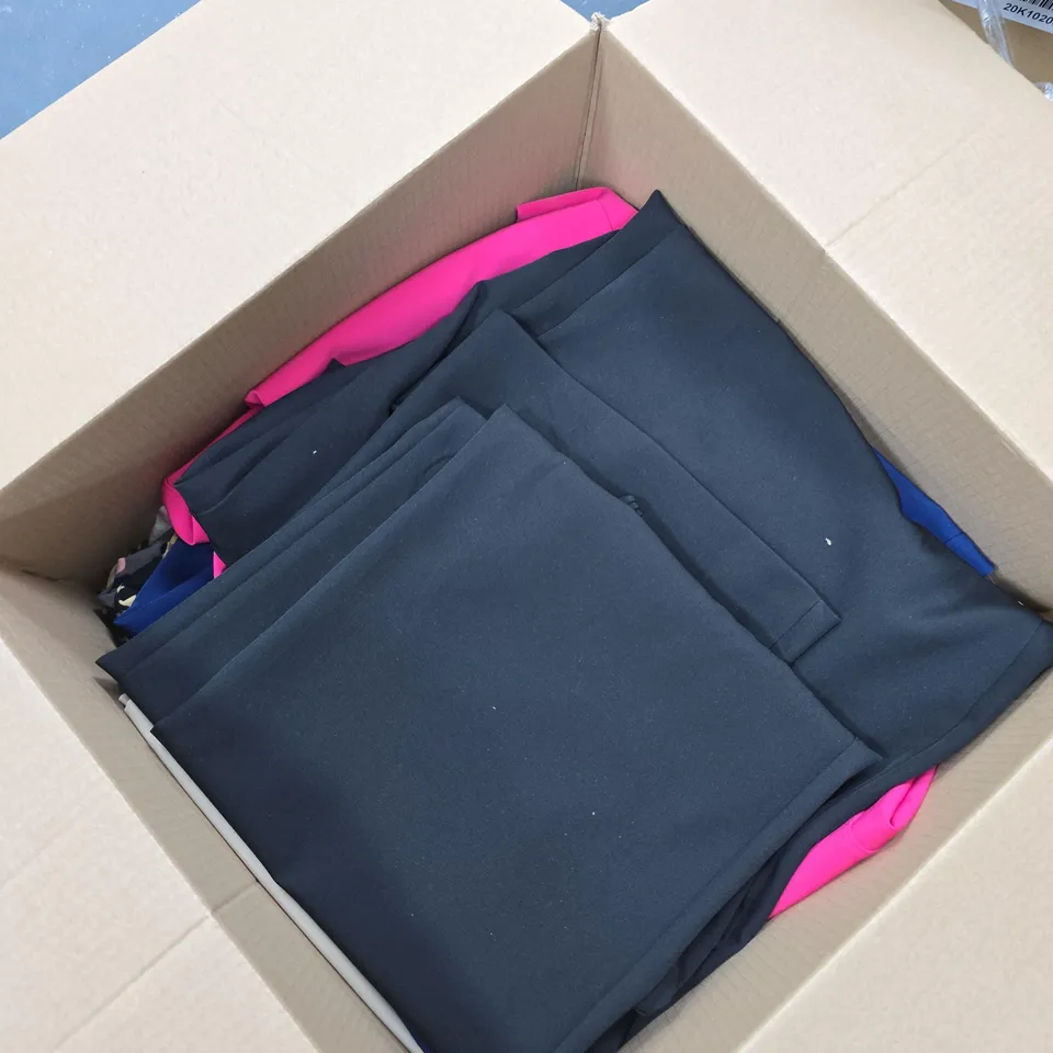 APPROXIMATELY 20 ASSORTED CLOTHING ITEMS IN VARIOUS STYLES, SIZES & COLOURS