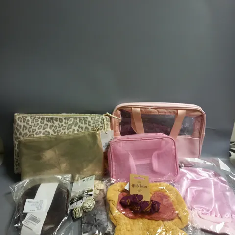 LOT OF APPROX. 9 COSMETIC BAGS AND HAIR ACCESSORIES