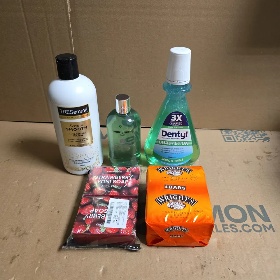 APPROXIMATEY 20 ASSORTED HEALTH AND BEAUTY PRODUCTS TO INCLUDE - MOLTON BROWN BATH AND SHOWER GEL -DENTYL DUAL ACTION MOUTHWASH AND WRIGHT'S TRADITIONAL SOAP