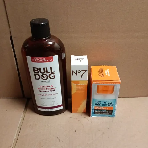 APPROXIMATEY 20 ASSORTED HEALTH AND BEAUTY PRODUCTS TO INCLUDE BOOTS NO7 VITAMIN C SERUM, L'OREAL MEN EXPERT 24HR QUENCHING GEL, BULLDOG VETIVER & BLACK PEPPER SHOWER GEL ETC