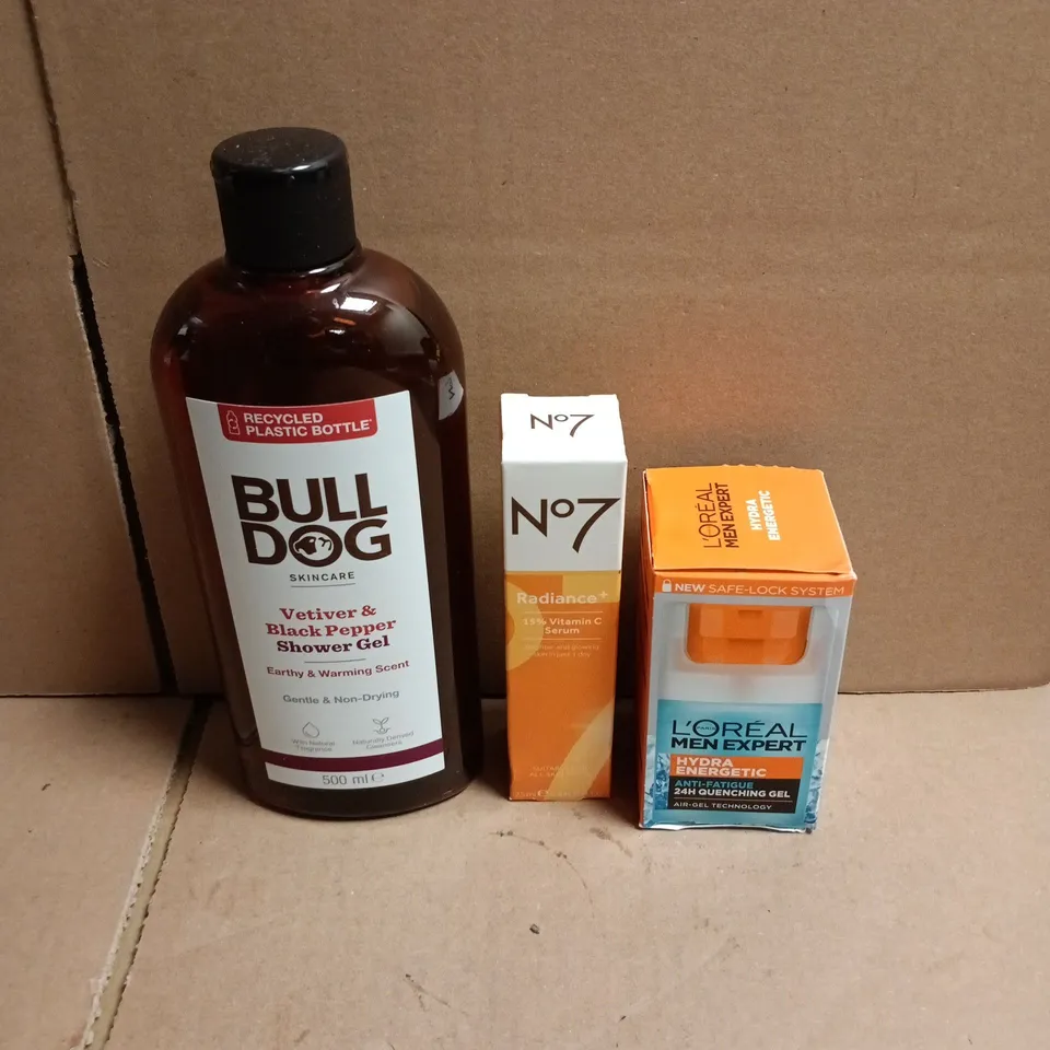 APPROXIMATEY 20 ASSORTED HEALTH AND BEAUTY PRODUCTS TO INCLUDE BOOTS NO7 VITAMIN C SERUM, L'OREAL MEN EXPERT 24HR QUENCHING GEL, BULLDOG VETIVER & BLACK PEPPER SHOWER GEL ETC 