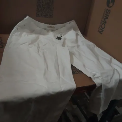 BOX CONTAINING APPROXIMATELY 10x BRAND NEW SIMPLY BE ECRU WIDE LEG JEANS - SIZE 24R