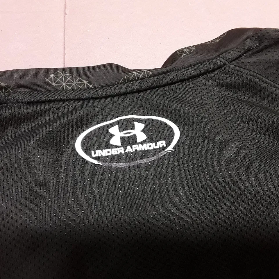 UNDER ARMOUR GREEN CAMO T-SHIRT - LG