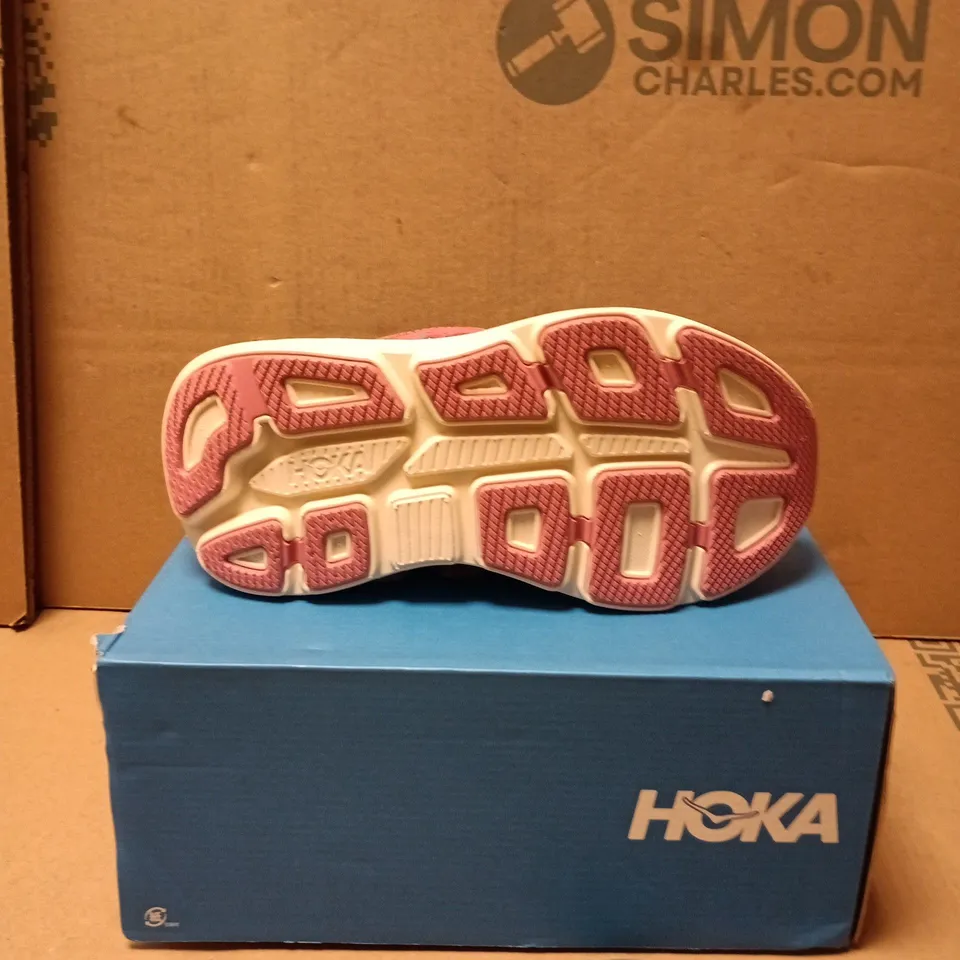HOKA BONDI WIDE RUNNING SHOES – PINK SIZE 4