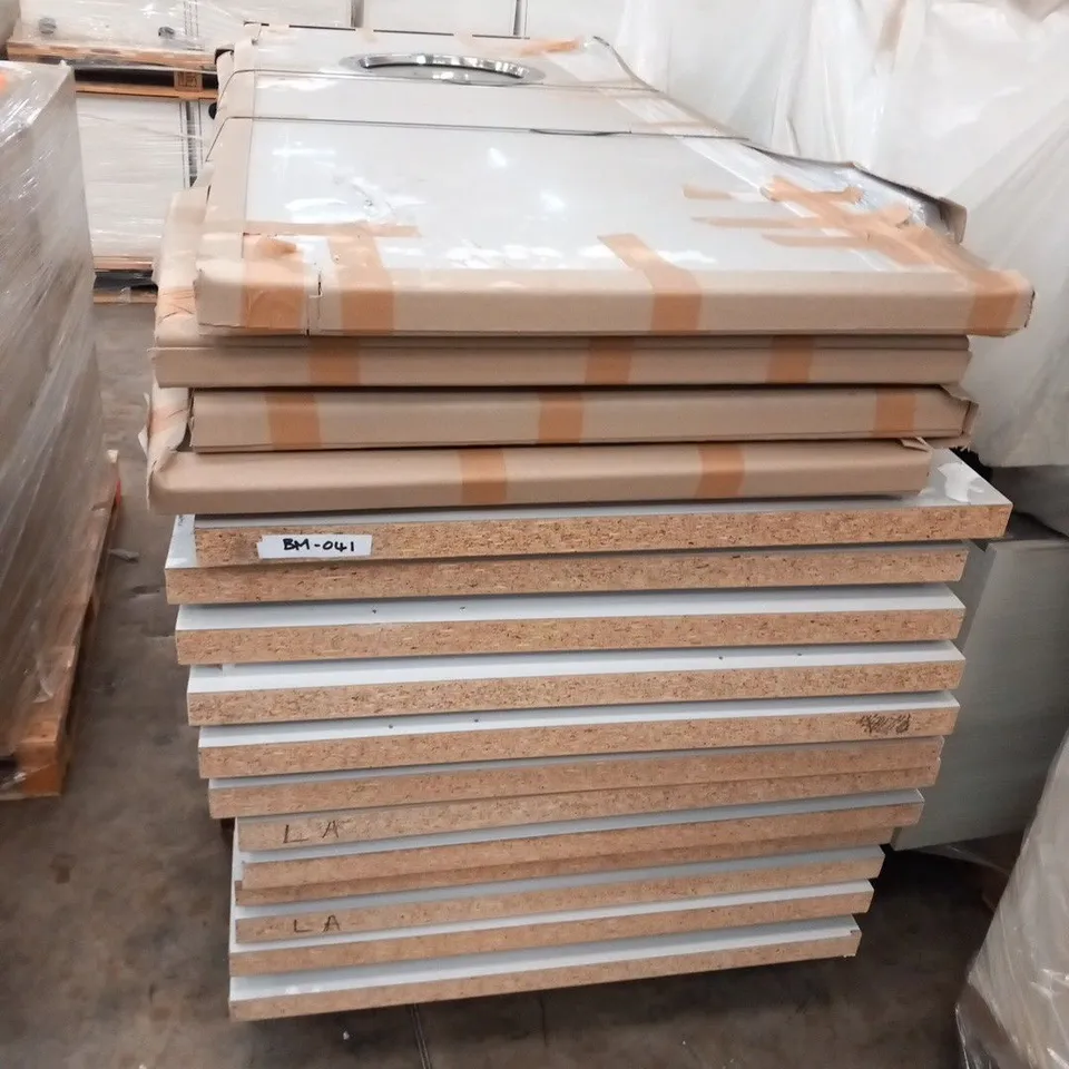 PALLET OF APPROXIMATELY 16 ASSORTED DOORS