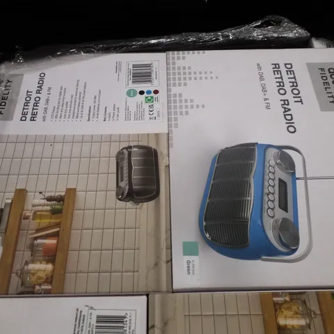 PALLET CONTAINING ASSORTED ELECTRICAL PRODUCTS INCLUDING DETROIT RETRO RADIOS & BEDSIDE ALARM CLOCKS WITH FM RADIO