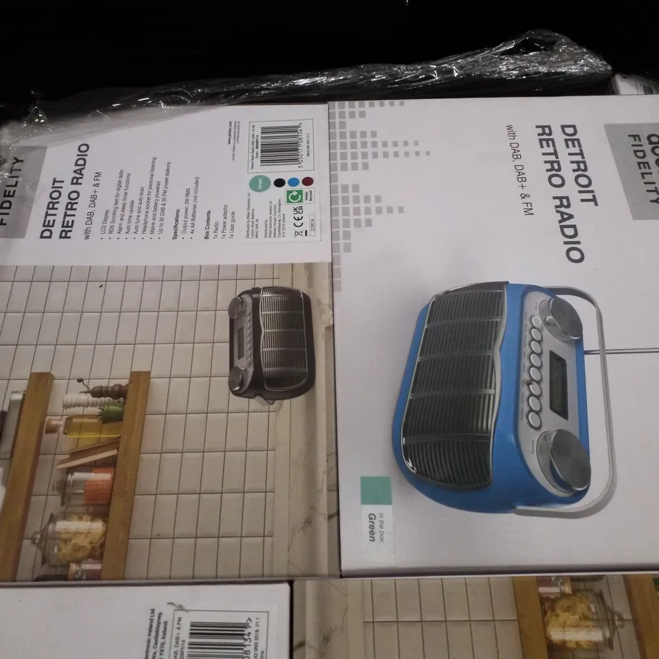PALLET CONTAINING ASSORTED ELECTRICAL PRODUCTS INCLUDING DETROIT RETRO RADIOS & BEDSIDE ALARM CLOCKS WITH FM RADIO