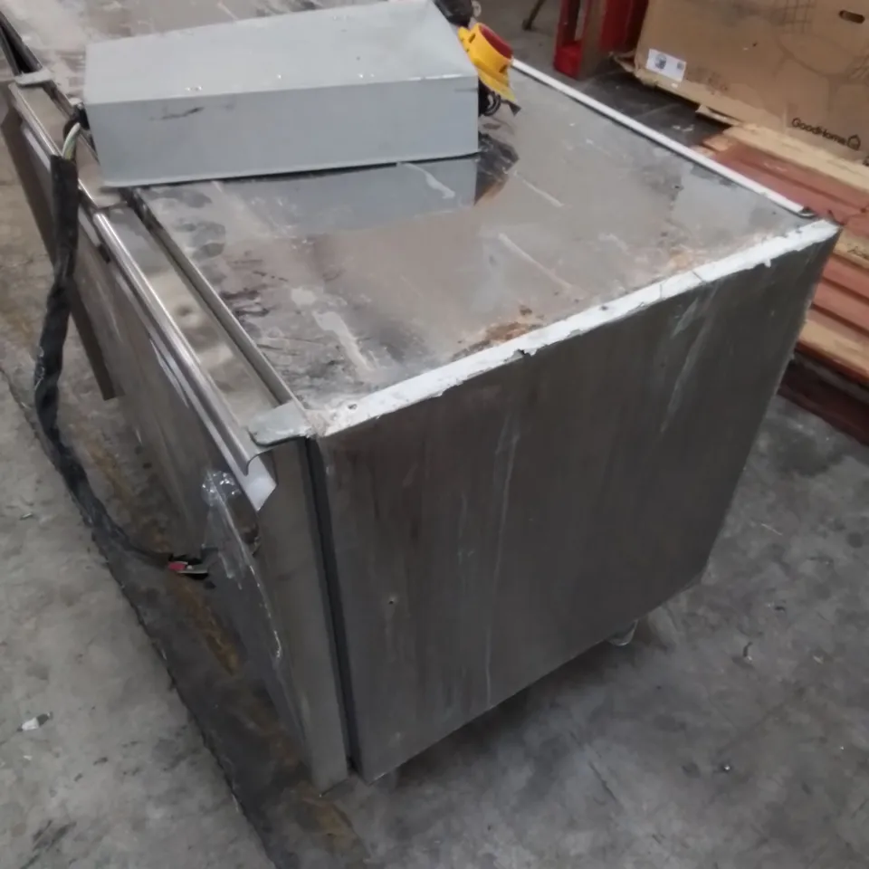 COMMERCIAL STAINLESS REFRIGERATED FOOD PREP COUNTER 