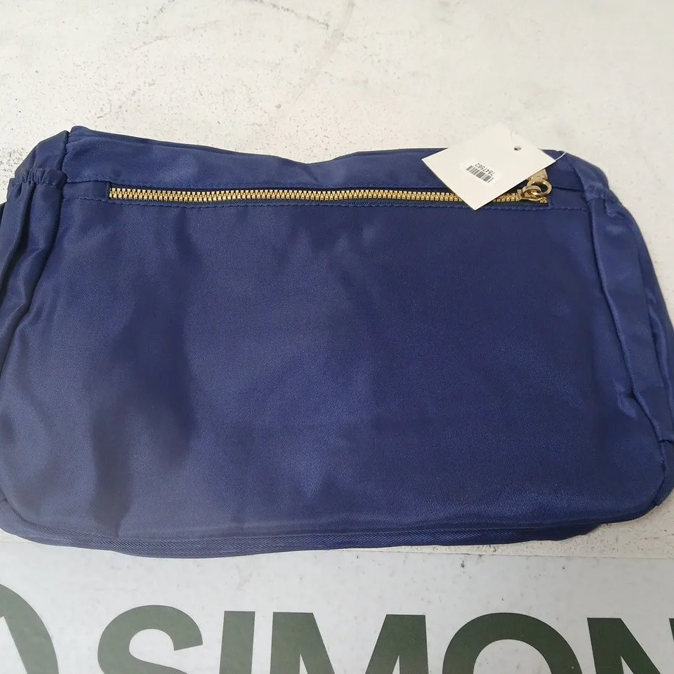 NAVY BLUE QUILTED HANDBAG WITH GOLD-TONE ZIPS
