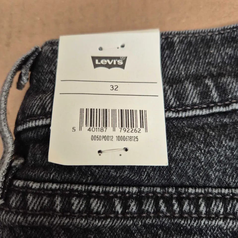 LEVI'S 501 CURVE SHORTS – DENIM, UK 14 (32IN WAIST)