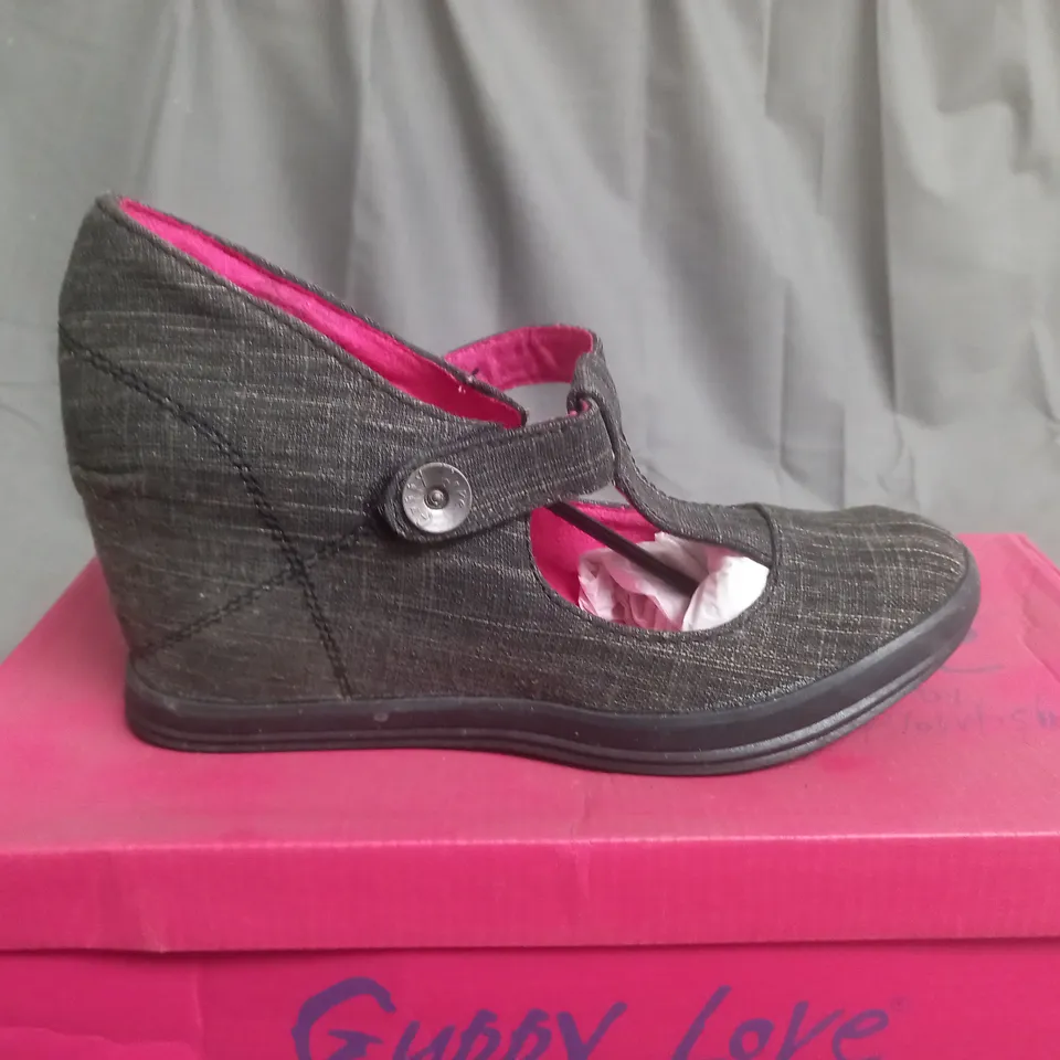 BOX OF APPROXIMATELY 10 BLACK  GUPPY LOVE BY BLOWFISH SHOES IN VARIOUS SIZES 