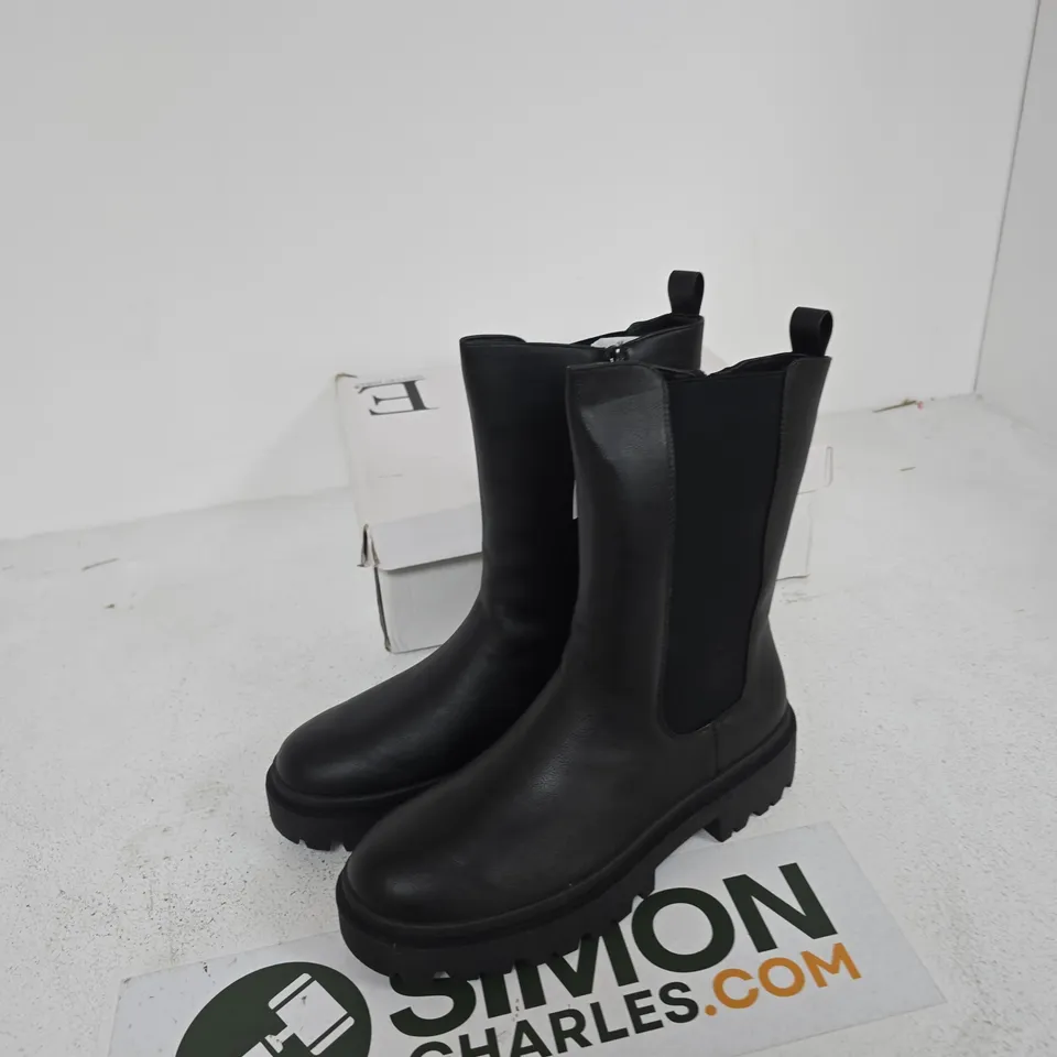 E. SHOES BY EMMA KASIA CHELSEA BOOTS – BLACK, UK 8