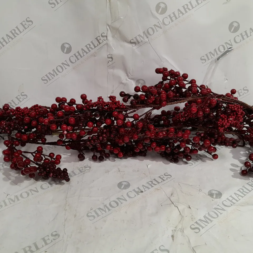 HOME REFLECTIONS PRE-LIT MIXED BERRY GARLAND