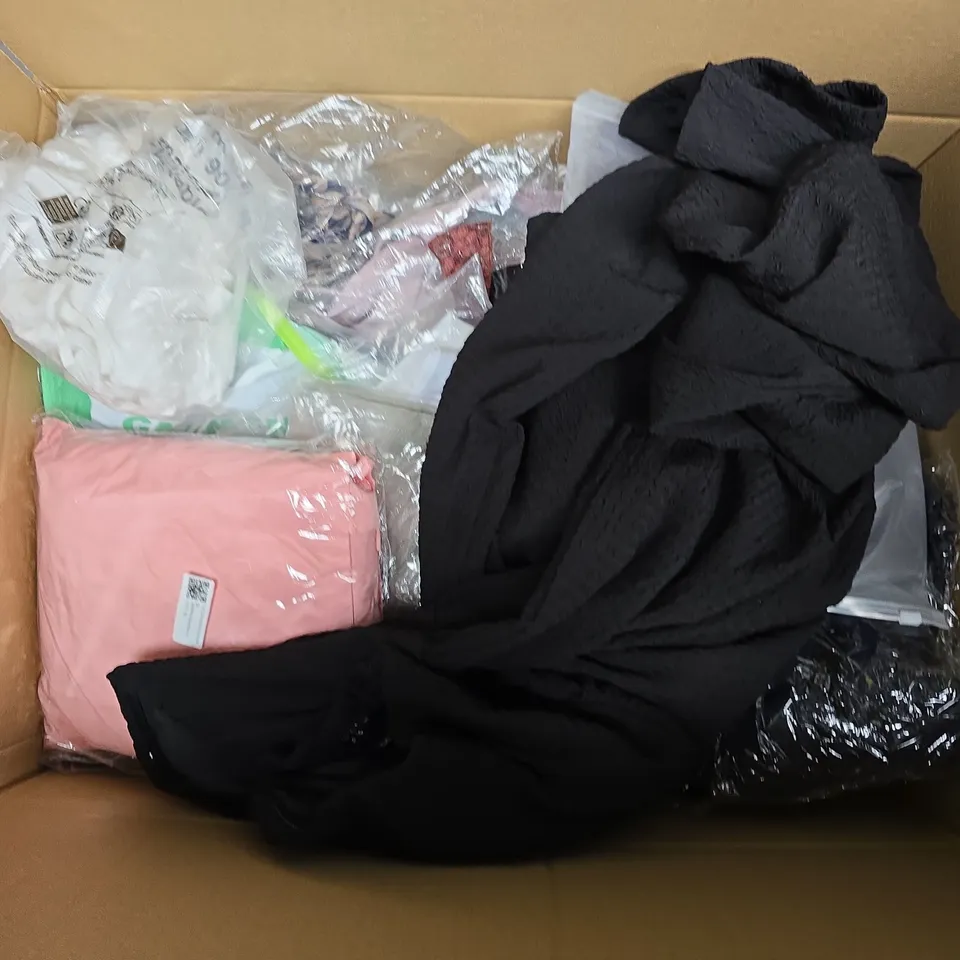 APPROXIMATELY 35 ASSORTED CLOTHING ITEMS IN VARIOUS SIZES, STYLES & COLOURS TO INCLUDE DRESSES, TOPS, SWEATERS, ETC - COLLECTION ONLY