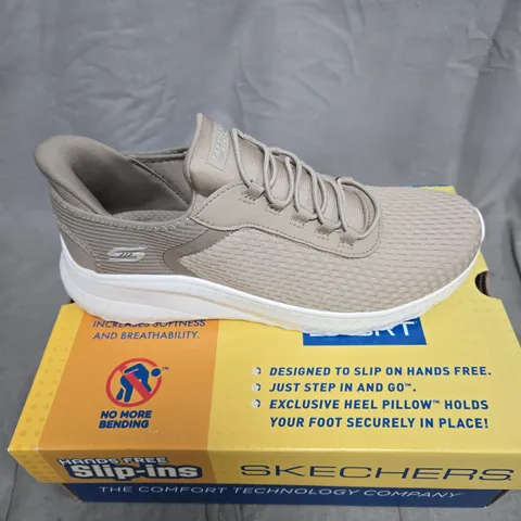 SKECHERS SLIP INS SIZE 6 BOXED