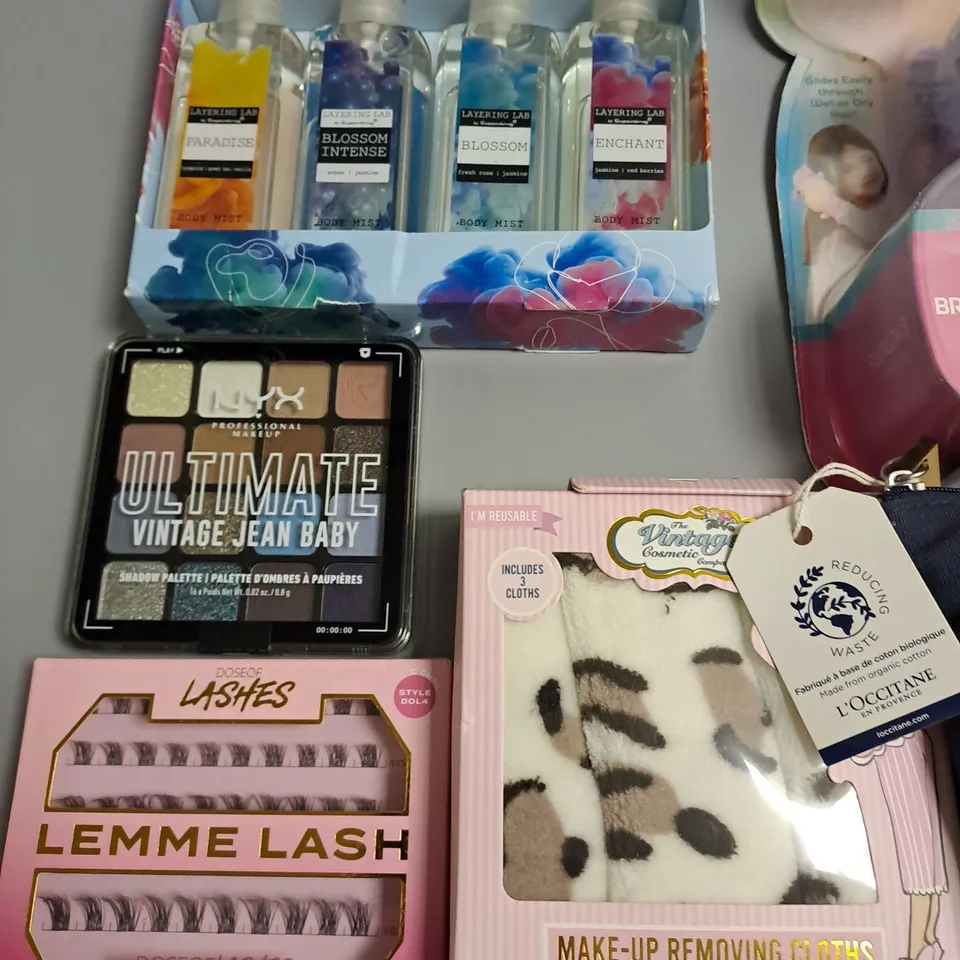 LOT OF 10 ASSORTED HEALTH AND BEAUTY ITEMS TO INCLUDE TANGLE PETS BRUSH, NYX PALETTE AND NO.7 MEN DUO PACK