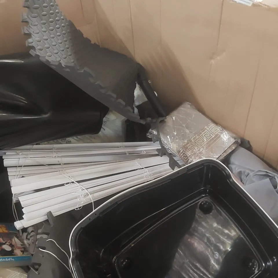 PALLET CONTAINING A VERY LARGE QUANTITY OF ASSORTED CONSUMER PRODUCTS INCLUDING: DISPOSABLE CUPS, BLINDS, SHOES, DVD ECT