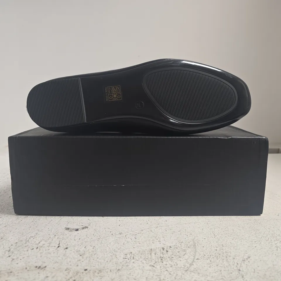 BOXED PAIR OF READY SALTED SHOES IN BLACK SIZE 7