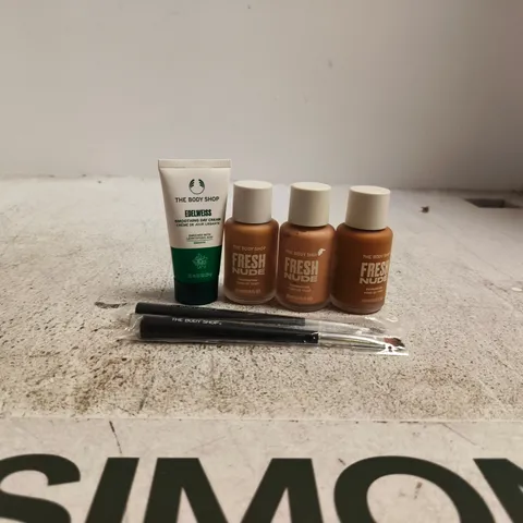 BOX OF APPROXIMATELY 30 ASSORTED THE BODY SHOP ITEMS TO INCLUDE FRESH NUDE FOUNDATION, SMOOTHING DAY CREAM ETC