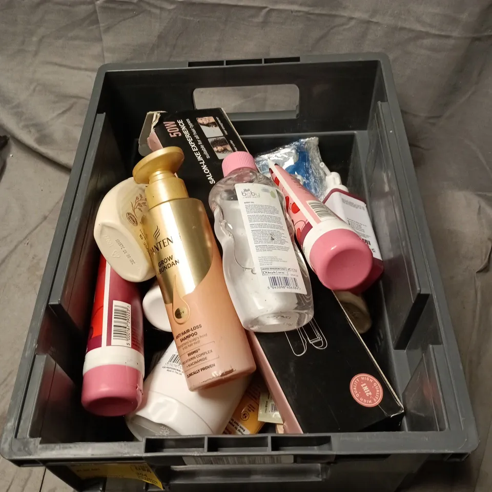 APPROXIMATELY 15 X ASSORTED COSMETIC ITEMS TO INCLUDE SOAP AND GLORY, AVEENO BABY, PANTENE, BOOTS BABY OIL ETC