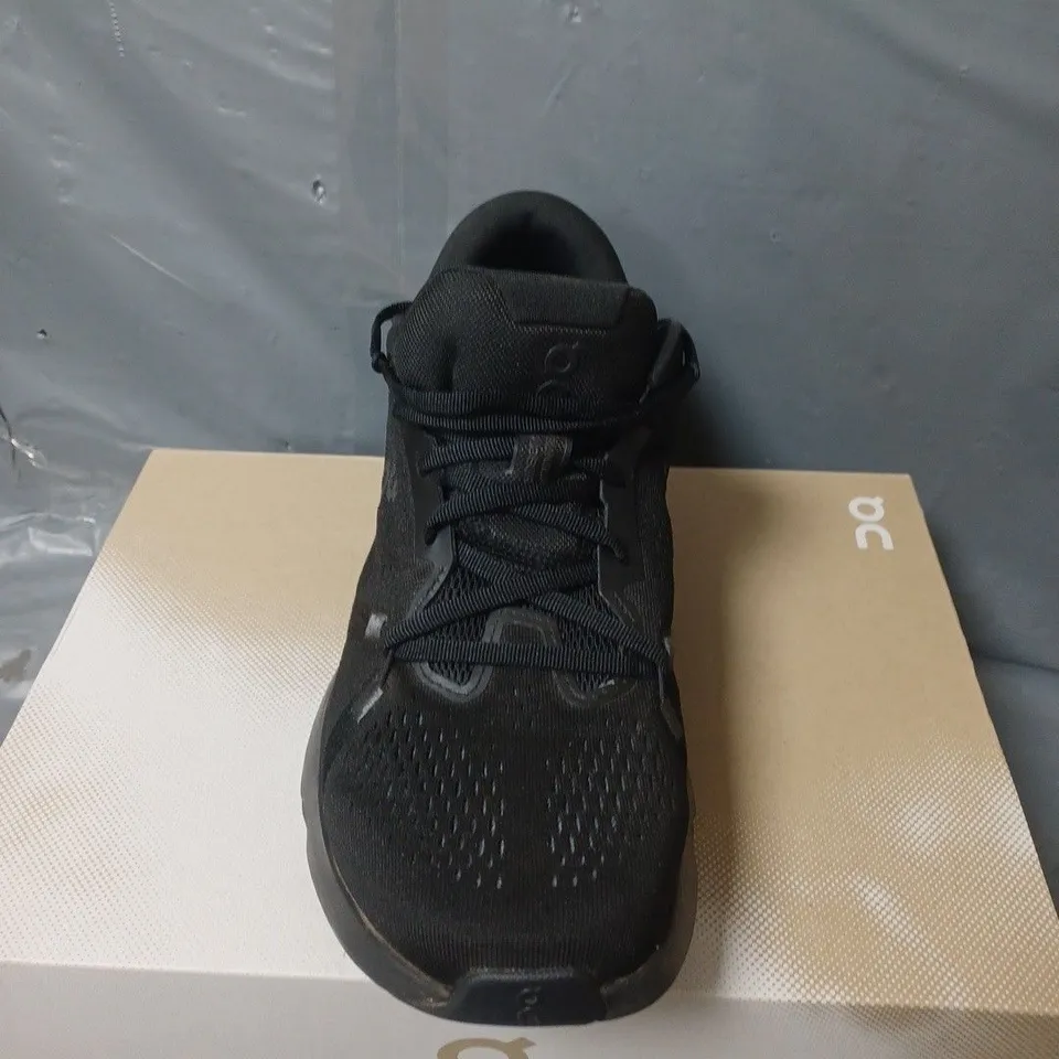BOXED PAIR OF ON CLOUD CLOUDSURFER 2 TRAINERS - UK SIZE 8.5