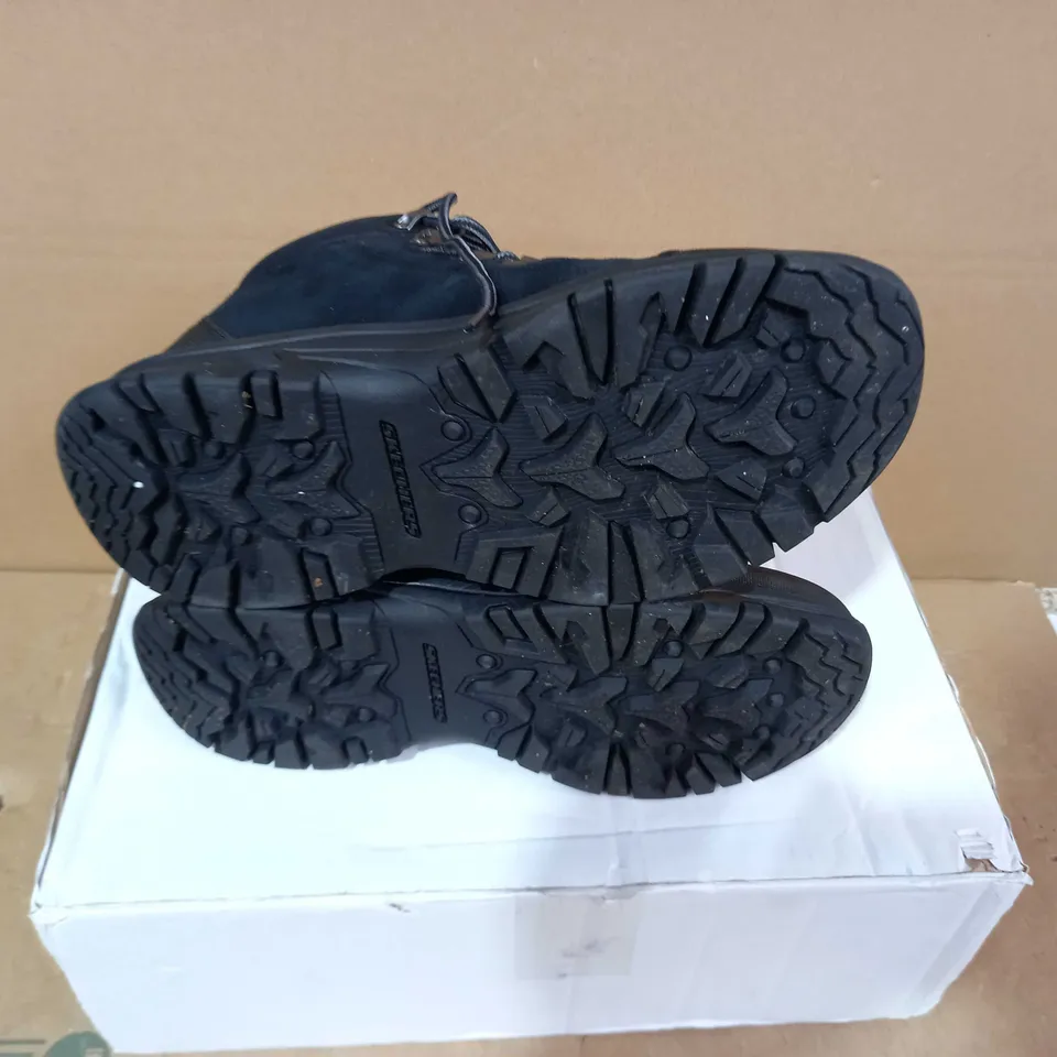 BOXED PAIR OF SKECHERS- SIZE 6.5