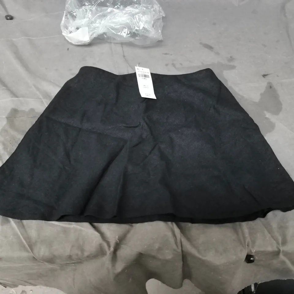 ABERCROMBIE & FITCH BLACK SKIRT