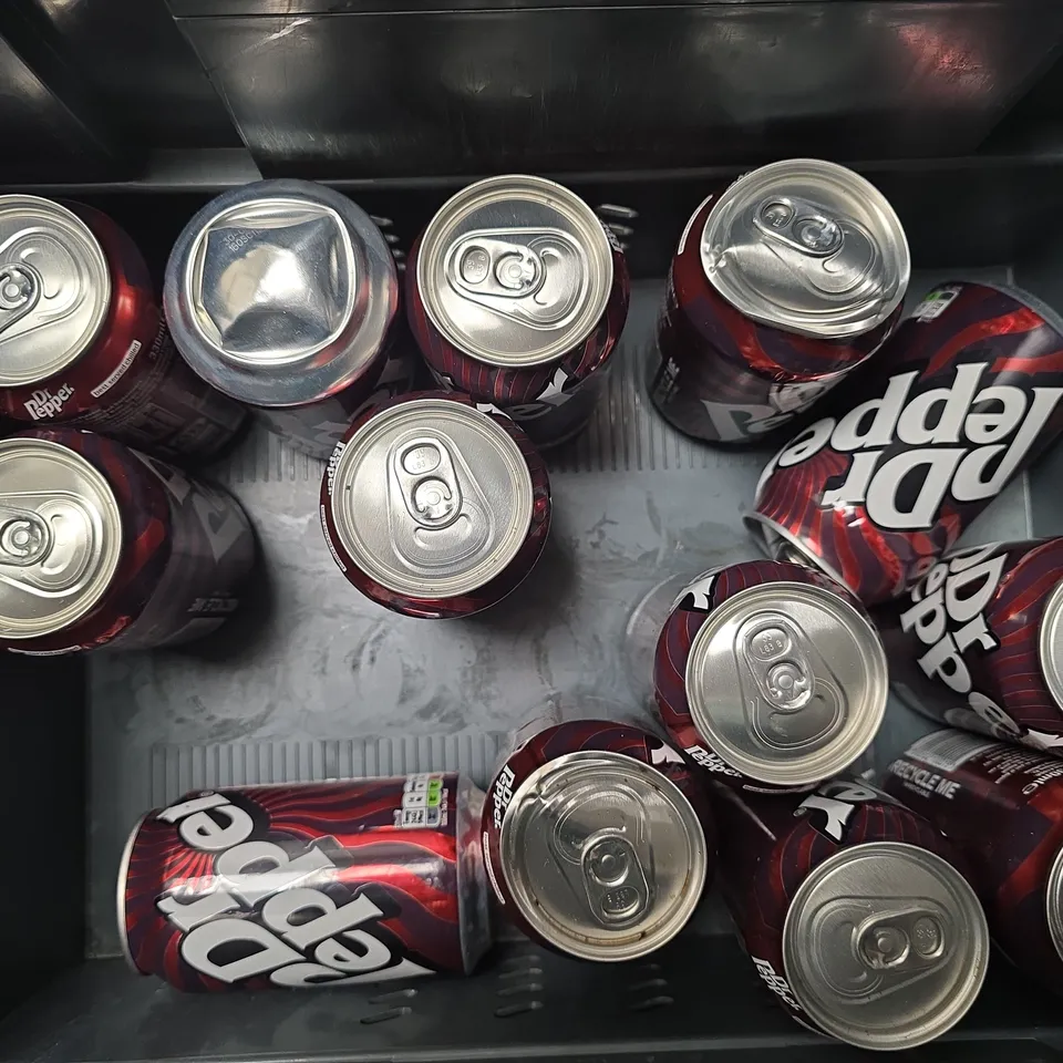 APPROXIMATELY 10 ASSORTED DRINKS ITEMS TO INCLUDE - COCA COLA ZERO SUGAR & DR PEPPER 