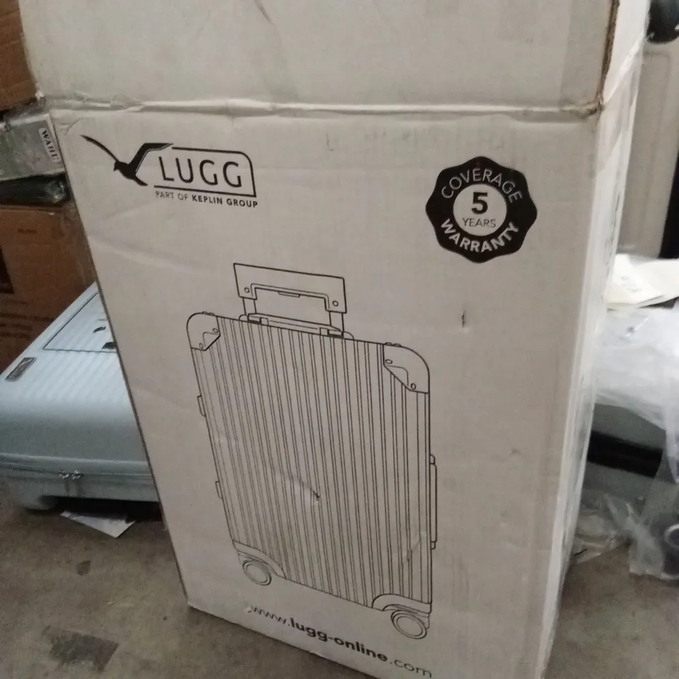BOXED LUGG HEAVY DUTY SUITCASE WITH LOCK