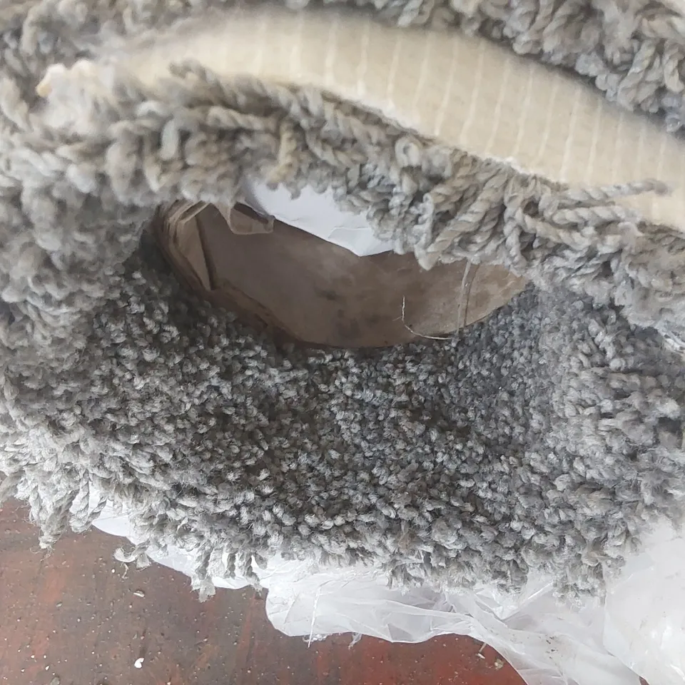 ROLL OF QUALITY DESIRE CUMIN CARPET - APPROXIMATELY 4.9 x 4m