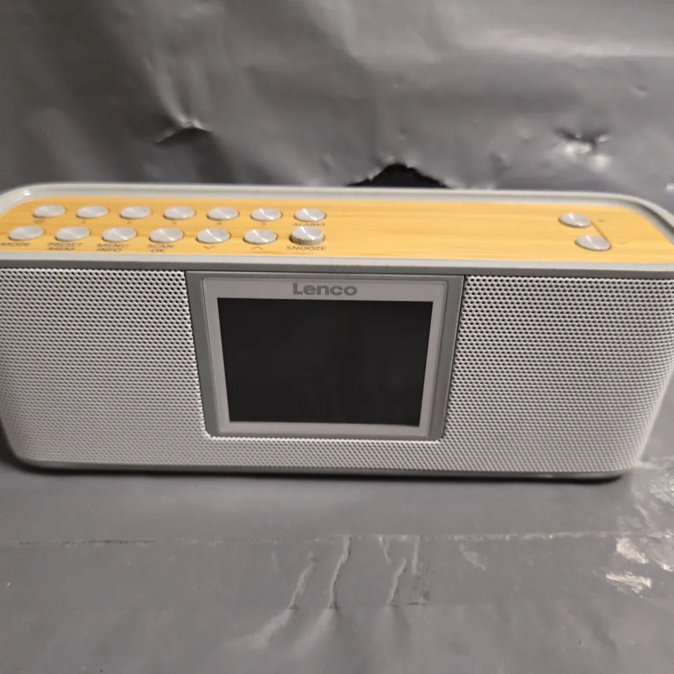 BOXED LENCO RECHARGEABLE DAB+ FM RADIO