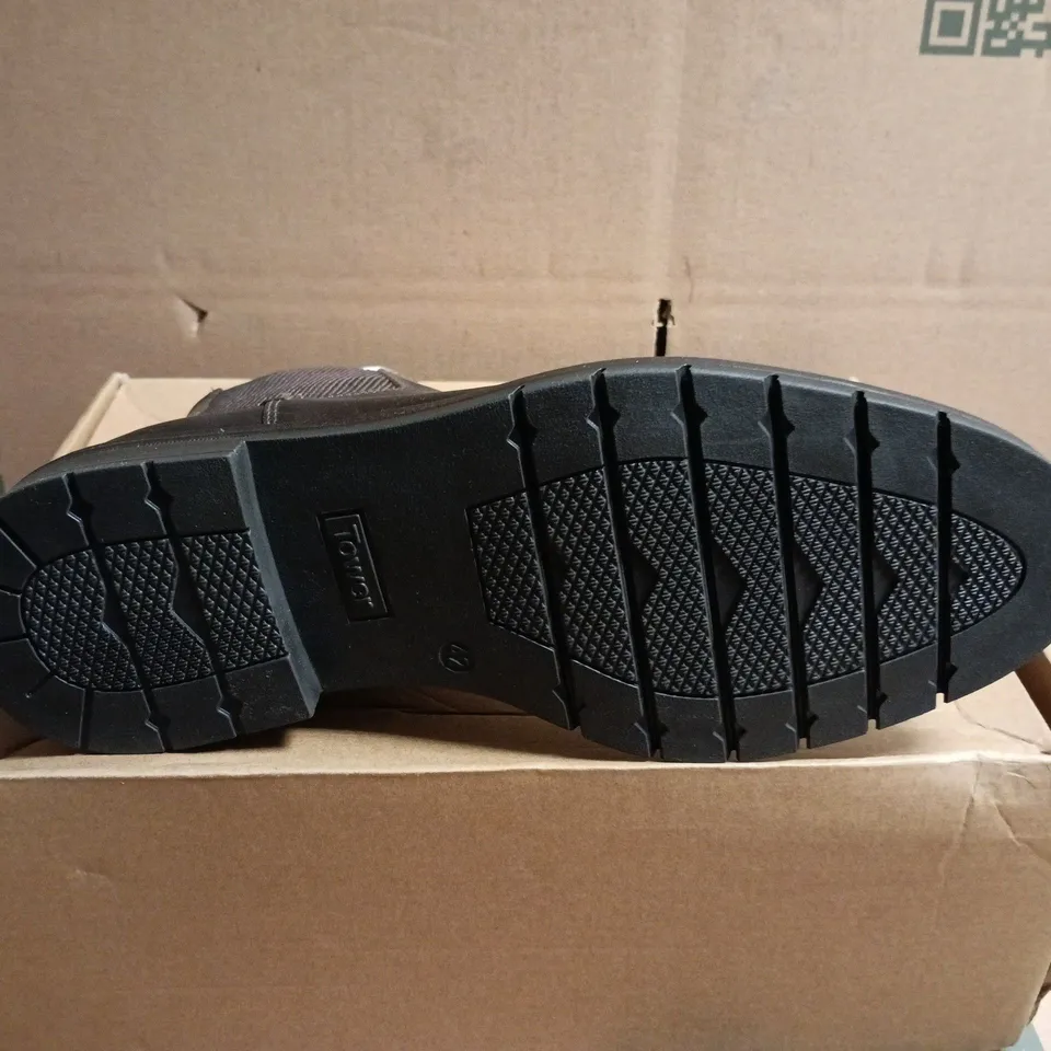 BOXED PAIR OF MEN'S HARBOUR CHELSEA BOOT – DARK BROWN LEATHER - UK SIZE 8