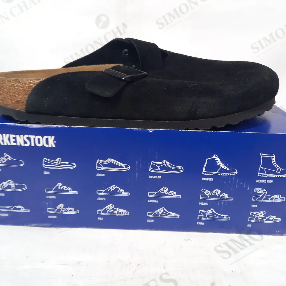 BOXED PAIR OF BIRKENSTOCK BOSTON BS SHOES IN BLACK UK SIZE 9
