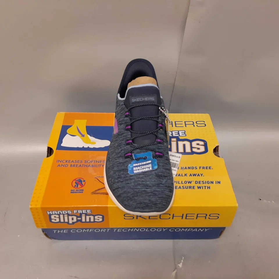 BOXED SKECHERS SUMMITS SLIP-INS TRAINER SIZE 3.5