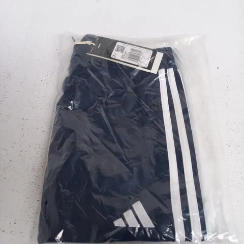 BAGGED ADIDAS SHORTS - SIZE S