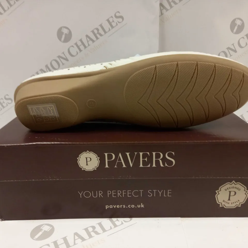 BOXED PAIR OF PAVERS NAP35019 SHOES UK SIZE 8
